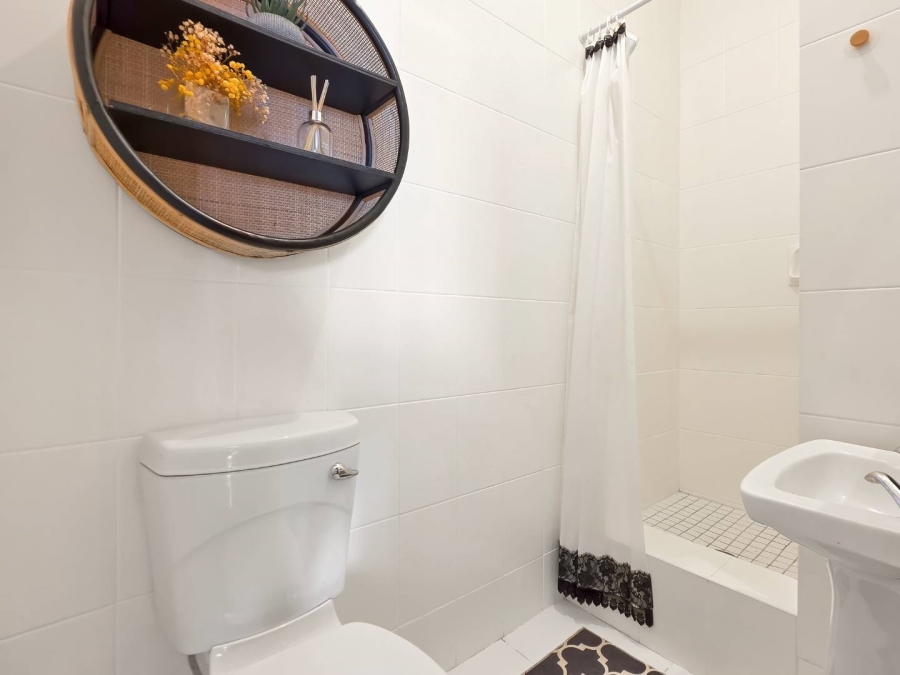 6 Bedroom Property for Sale in Green Point Western Cape